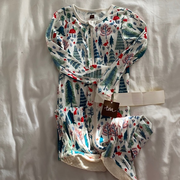 Footed pajamas - Picture 1 of 2